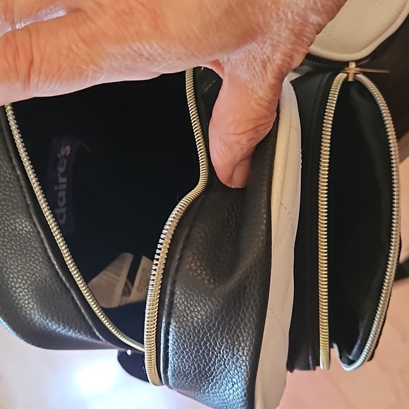 Claire's Mini Backpack - Picture 3 of 3